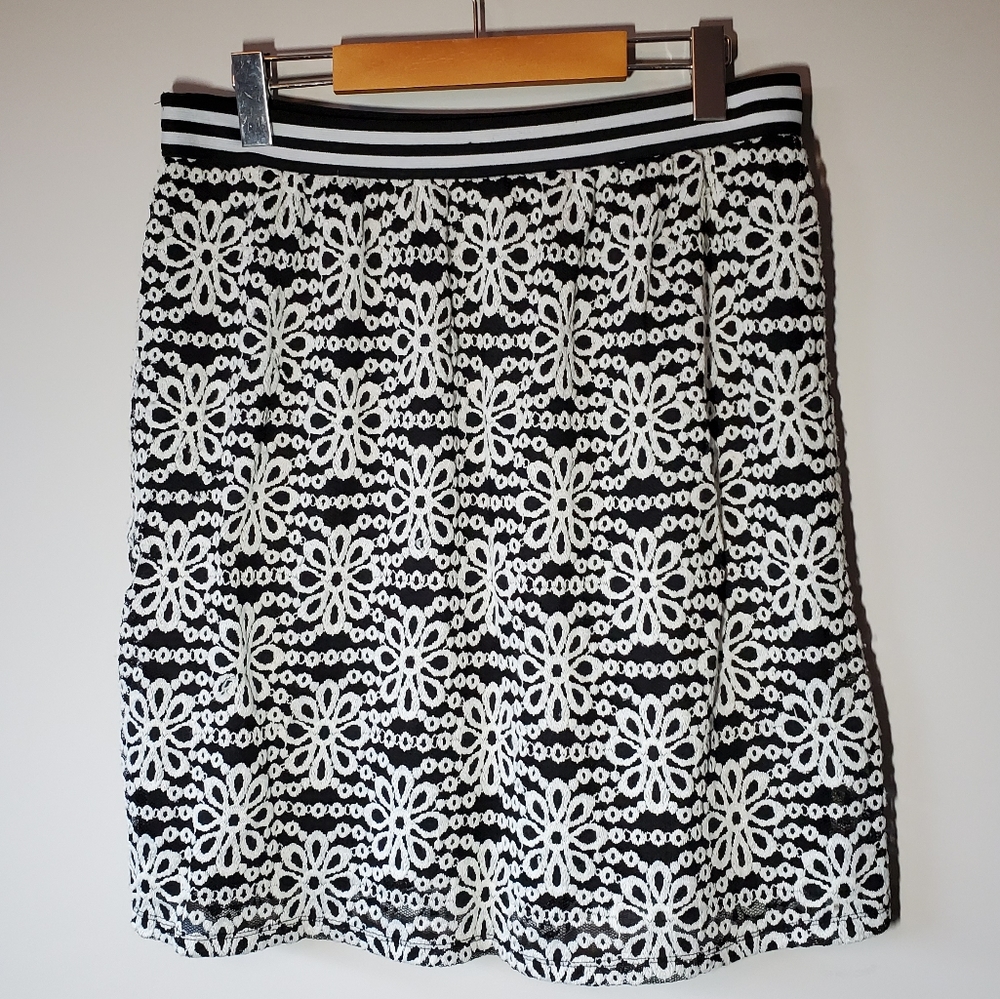 Black and white Lace overlay skirt Sz. L